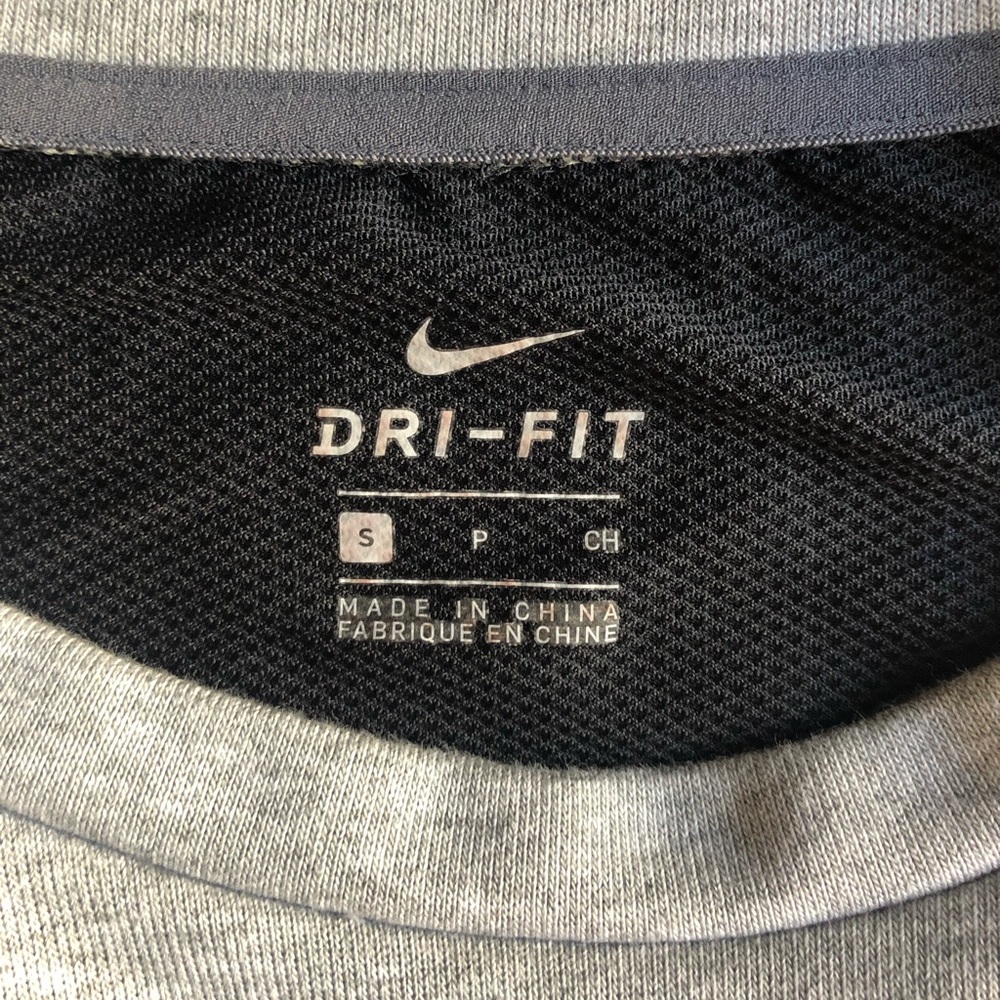 Nike Long Sleeved Crop - Picture 3 of 3